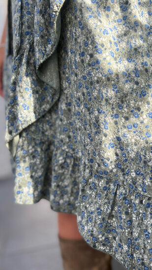 Korte Boho jurk met rushe details - Kaki-Blauw en Wit