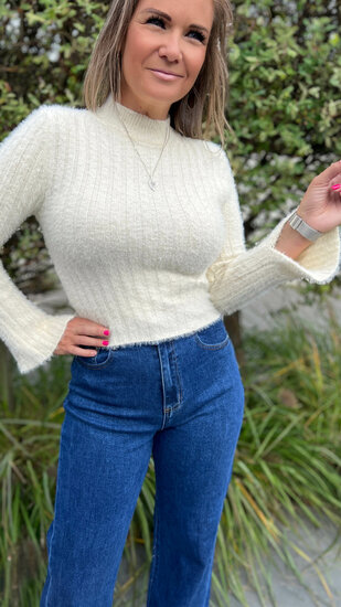 Cropped aansuitend fluffy truitje - Creme